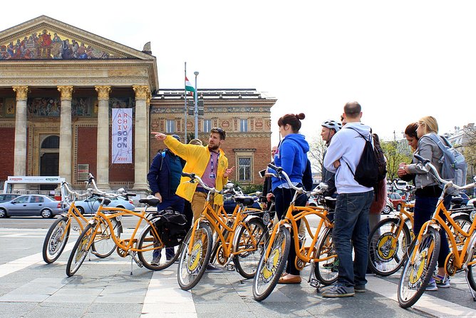 Private Budapest Bike Tour with Cafe Stop - Crossing to Buda and climbing to the Castle District