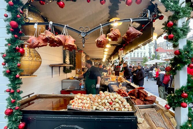 Private Budapest Christmas Market Tour with Chimney Cake & Mulled Wine - What the private format changes
