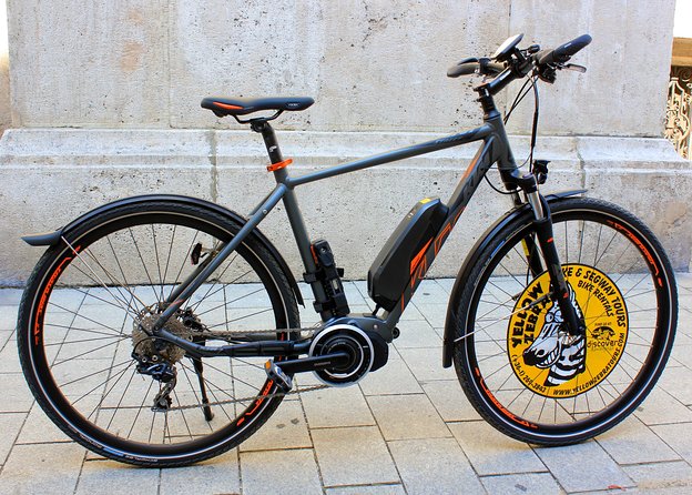 Private Budapest E-Bike Tour - St. Stephen’s Basilica and the Parliament riverbank