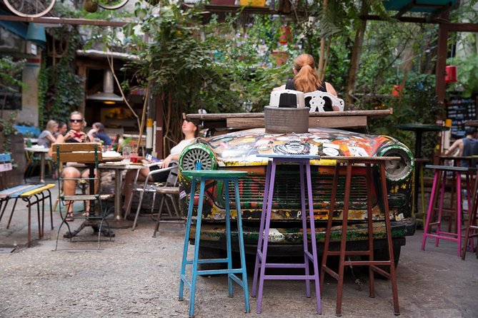 Private Budapest Ruin Bar Tour with Local Drinks & Street Food - What the guides add to the evening