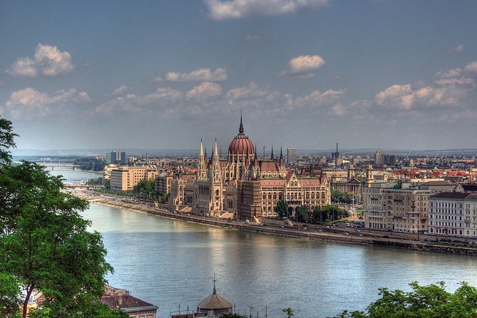 Private Budapest Sightseeing Tour: Royal Castle, Heroes Square, Chain Bridge - A food break at the Great Central Market Hall