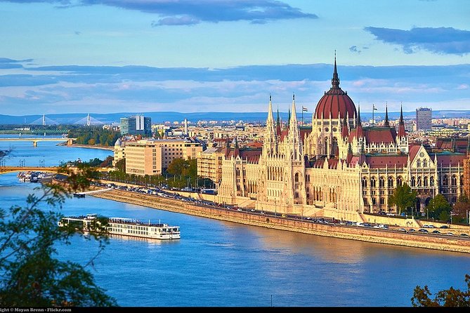 Private Budapest Sightseeing Tour: Royal Castle, Heroes Square, Chain Bridge - City Park and Vajdahunyad Castle