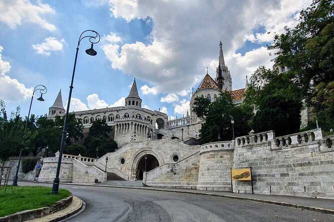 Private city tour by van - The Hungarian National Museum in a short visit