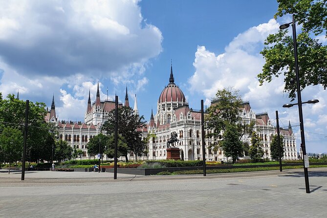 Private city tour by van - Széchenyi Baths: a look at Budapest’s bathing culture