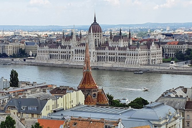 Private city tour by van - Parliament and the Danube-side finale