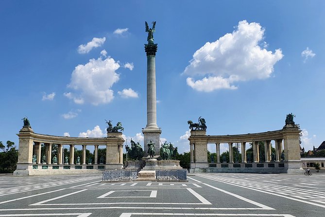 Private city tour by van - Andrassy Avenue and the grand city plan