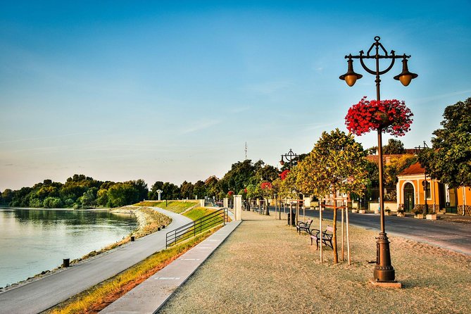 Private Guided Tour to Szentendre & Visegrád Castle (Danube Bend) - Leaving Budapest at 9:00 a.m.