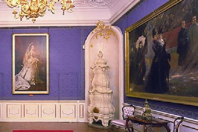 Private Sissi Castle Tour - The 30-minute ride from central Budapest