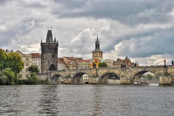 Private Transfer from Budapest to Prague with 2 hours for sightseeing - Picking the right vehicle for your group