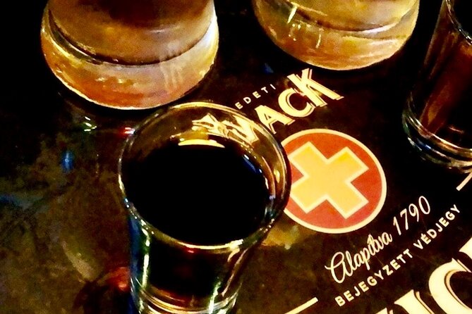 Ruin Pub Walking Tour with a Local Hostess in Budapest - Szimpla Kert, the grand finale