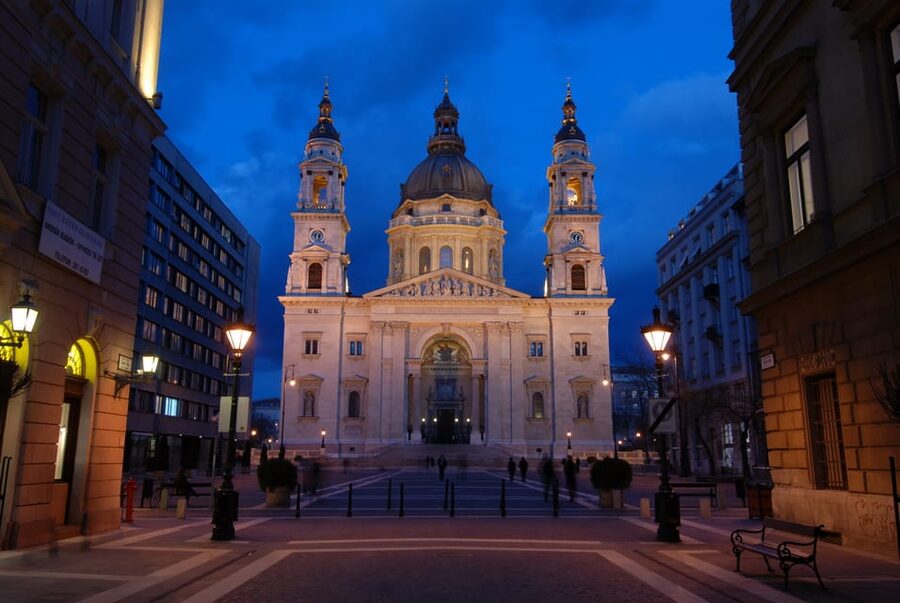St. Stephen's Basilica: VIP Concert & After Hours Dome Visit - Small-group comfort and language details