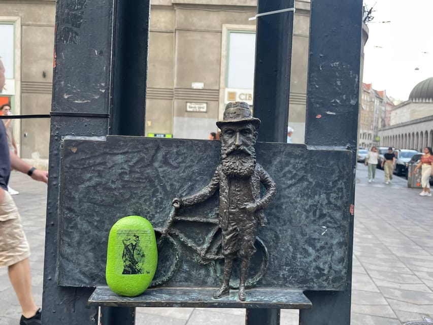 Tiny Sculptures, Big Stories: Kolodko mini statue tour - Key points at a glance