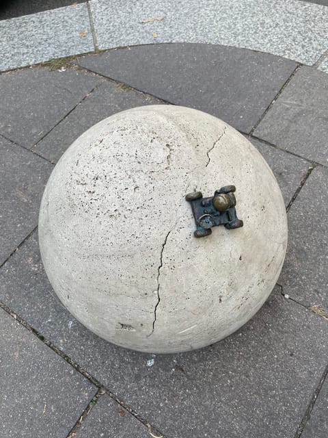 Tiny Sculptures, Big Stories: Kolodko mini statue tour - ET’s storytelling and personal route