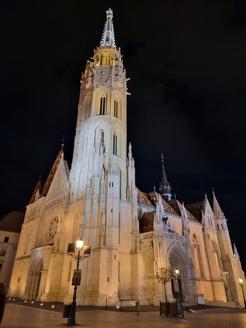 True Crime Walking Tour in the Buda Castle district - Tucked-away corners between the main landmarks