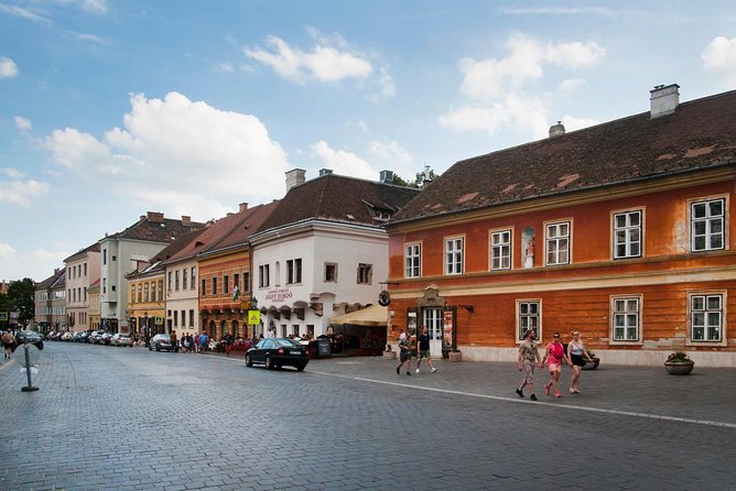 Walk in Buda with Hospital in the Rock Underground Cave Visit - Guide quality makes a real difference