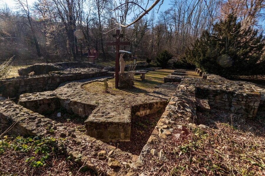 Walk to recent and aged spiritual sanctuaries near Budapest - Why this half-day trip feels different from ordinary Budapest tours