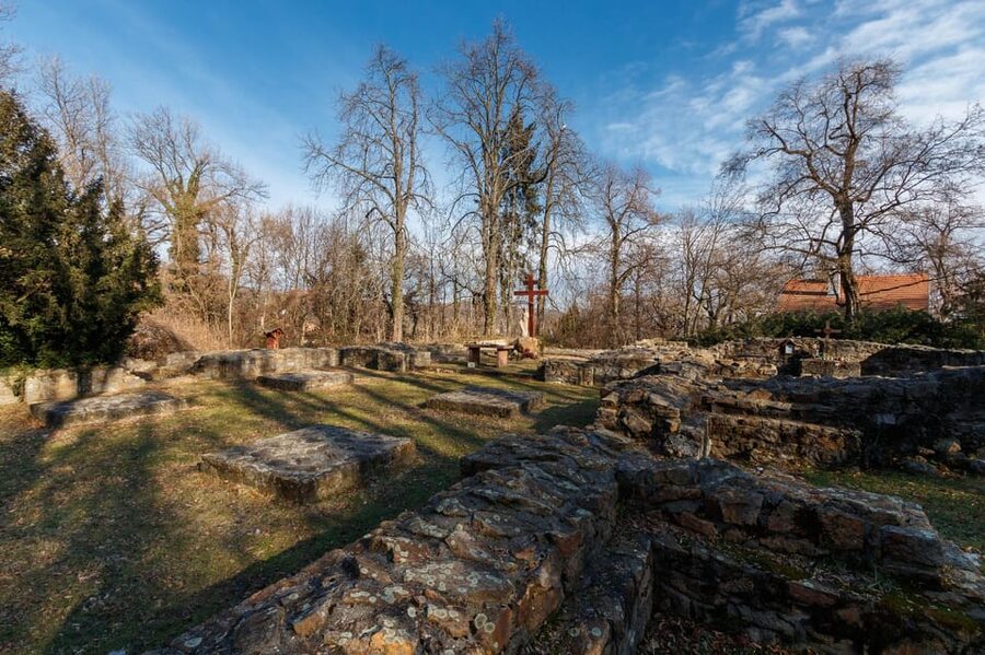 Walk to recent and aged spiritual sanctuaries near Budapest - A local snack before the optional lookout hike